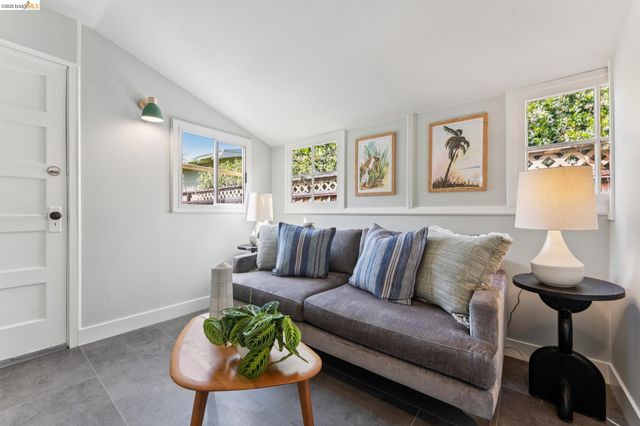 584 Martin St, Oakland, CA 94609