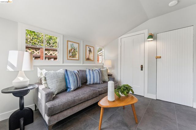 584 Martin St, Oakland, CA 94609