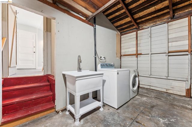 584 Martin St, Oakland, CA 94609