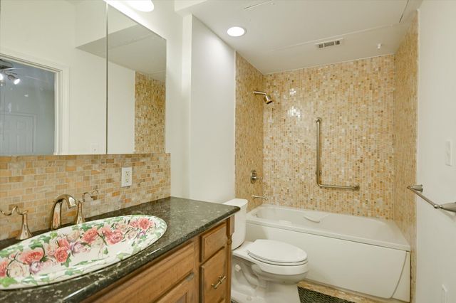 700 S 1ST ST 103, Austin, TX 78704