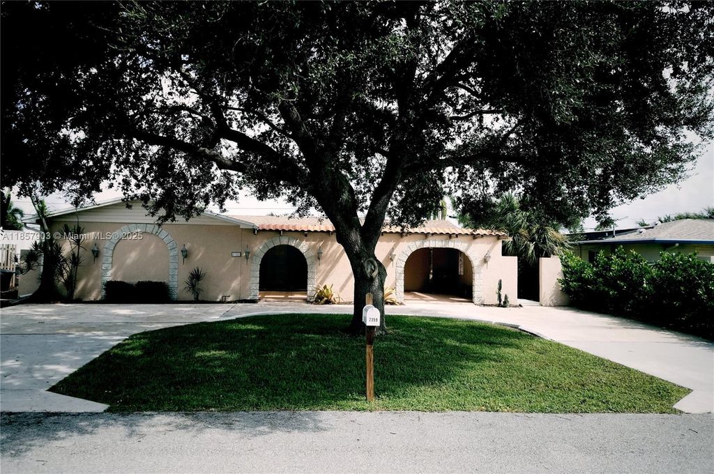2359 N Wallen Dr, West Palm Beach, FL 33410
