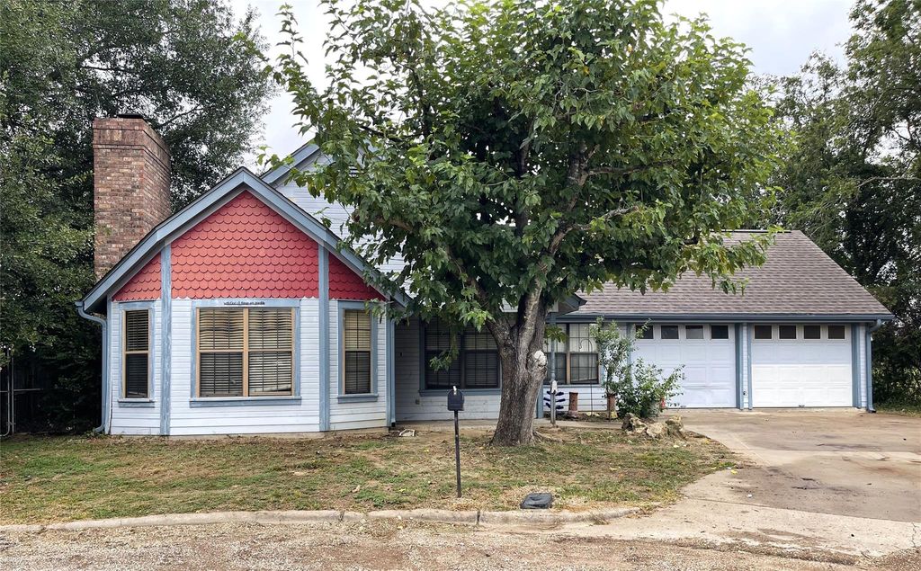 807 Cherry Drive, Groesbeck, TX 76642