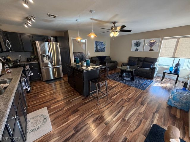 1685 Autumn Rust Drive, Las Vegas, NV 89119