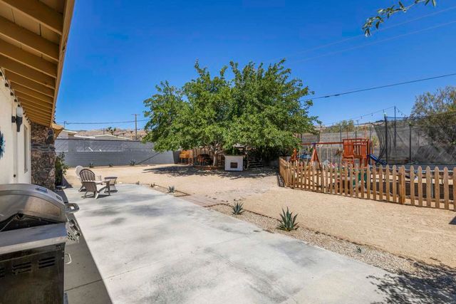 57530 Warren Way, Yucca Valley, CA 92284
