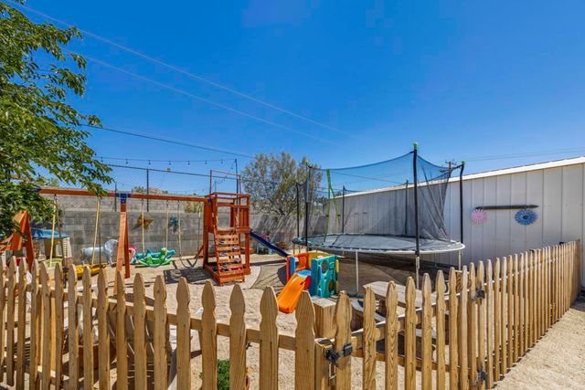 57530 Warren Way, Yucca Valley, CA 92284