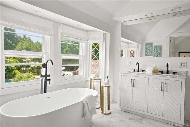 41 Seafield Lane, Westhampton Beach, NY 11978