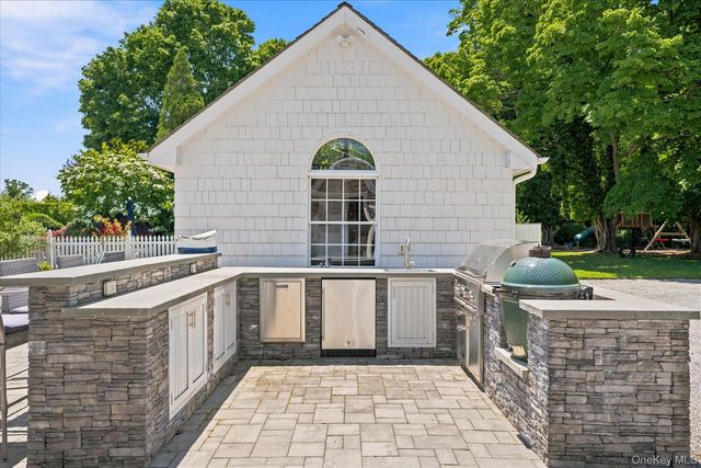 41 Seafield Lane, Westhampton Beach, NY 11978