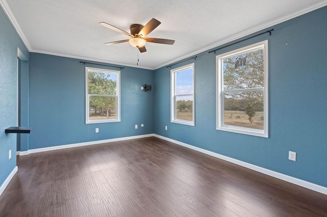 154 Caracara LN, Dale, TX 78616