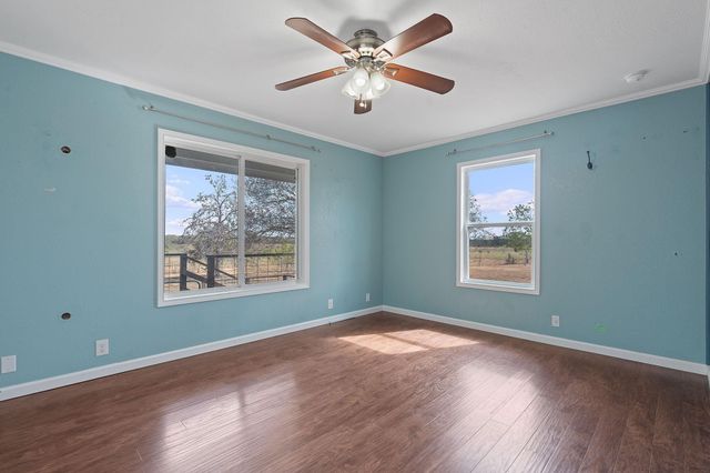 154 Caracara LN, Dale, TX 78616