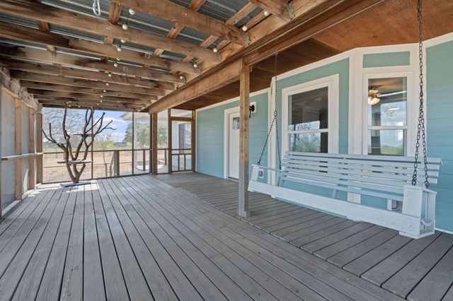154 Caracara LN, Dale, TX 78616