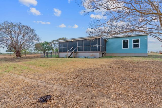 154 Caracara LN, Dale, TX 78616