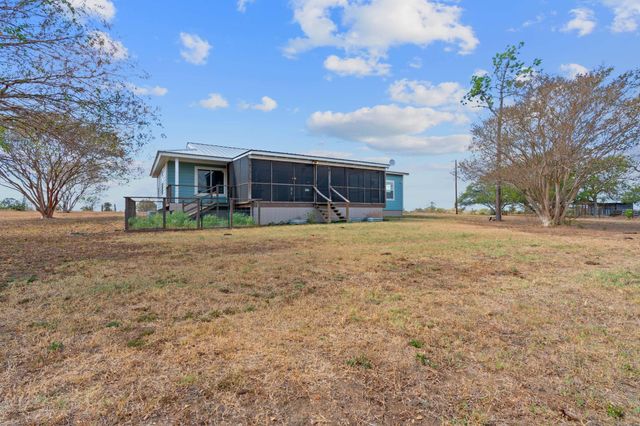154 Caracara LN, Dale, TX 78616