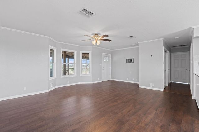 154 Caracara LN, Dale, TX 78616