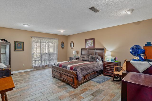 7327 S Lakeshore Drive, Shreveport, LA 71119