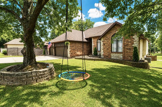 4916 S Buckingham Lane, Springfield, MO 65810