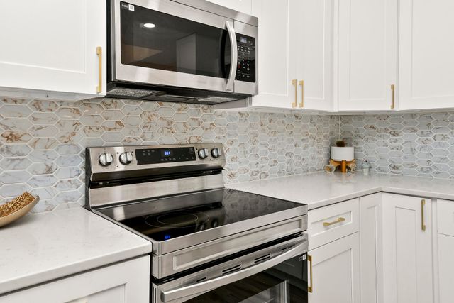 4916 S Buckingham Lane, Springfield, MO 65810