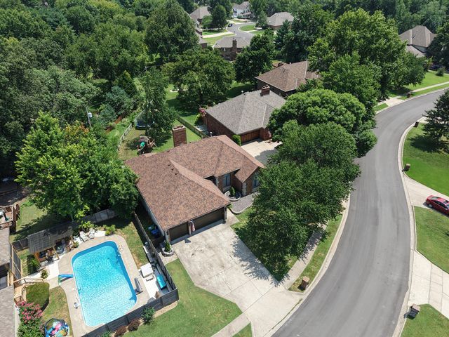 4916 S Buckingham Lane, Springfield, MO 65810