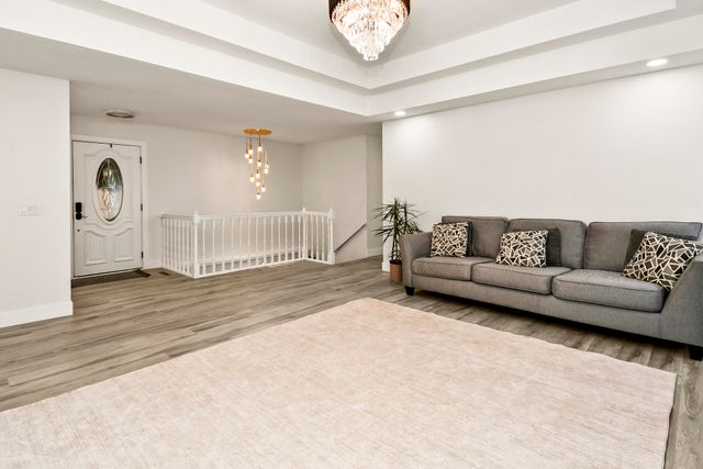 4916 S Buckingham Lane, Springfield, MO 65810