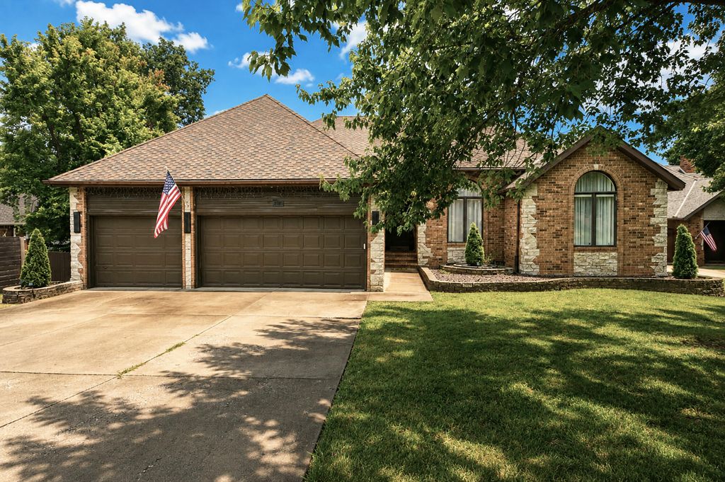 4916 S Buckingham Lane, Springfield, MO 65810