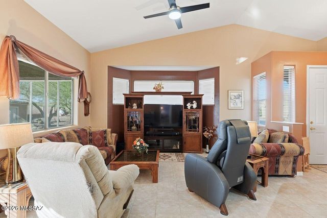 459 W Moorwood Street, Green Valley, AZ 85614