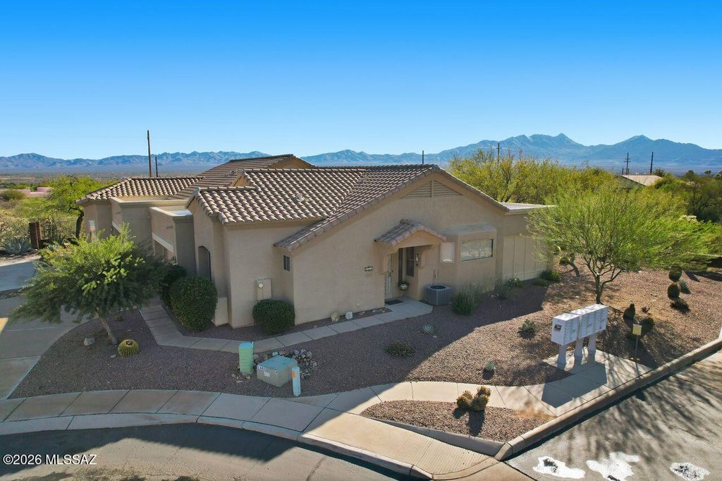 459 W Moorwood Street, Green Valley, AZ 85614