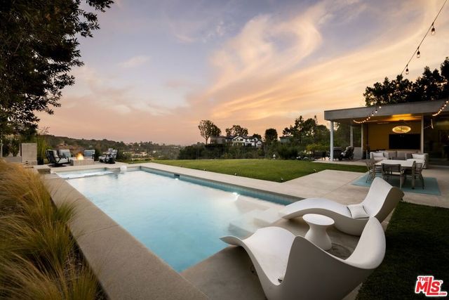 2344 Banyan Drive, Los Angeles, CA 90049