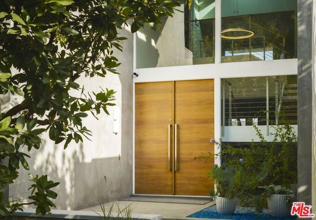 2344 Banyan Drive, Los Angeles, CA 90049