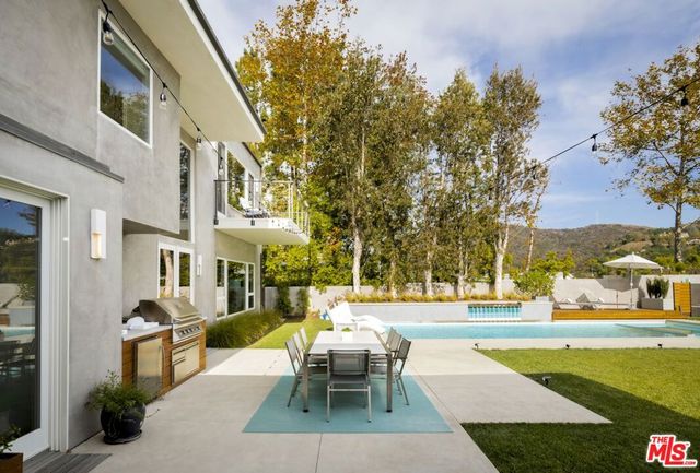 2344 Banyan Drive, Los Angeles, CA 90049