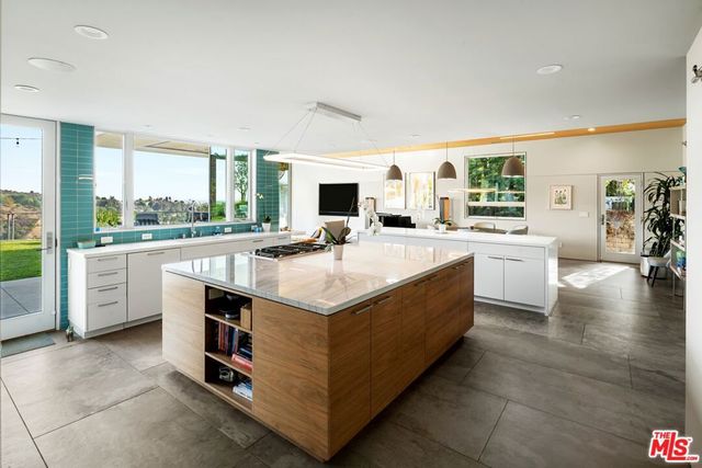 2344 Banyan Drive, Los Angeles, CA 90049