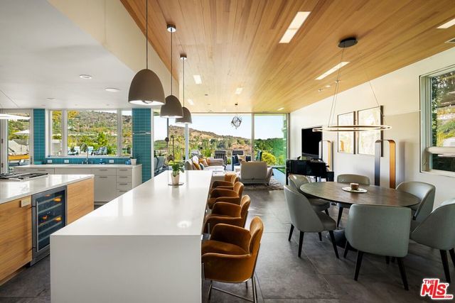 2344 Banyan Drive, Los Angeles, CA 90049