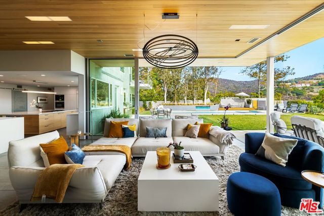 2344 Banyan Drive, Los Angeles, CA 90049