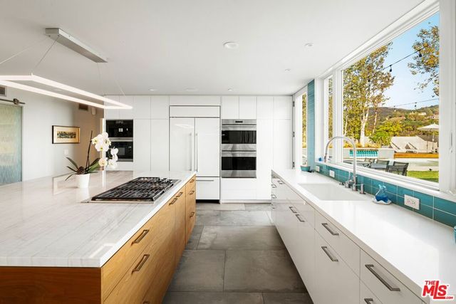 2344 Banyan Drive, Los Angeles, CA 90049