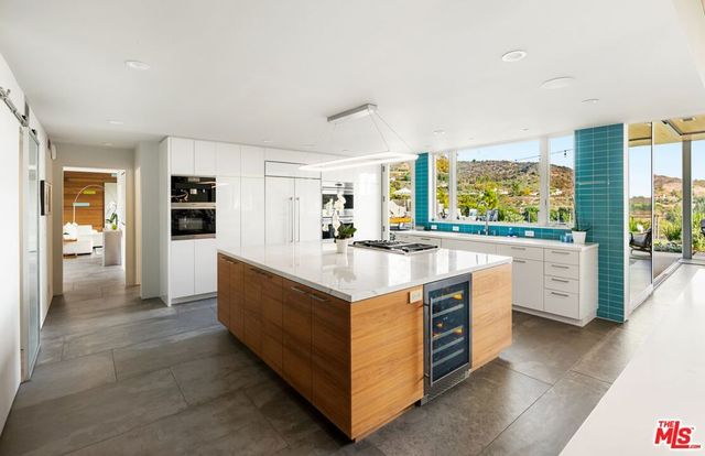 2344 Banyan Drive, Los Angeles, CA 90049