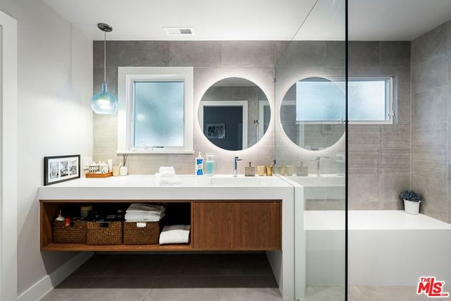 2344 Banyan Drive, Los Angeles, CA 90049
