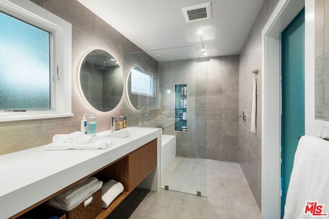 2344 Banyan Drive, Los Angeles, CA 90049