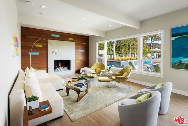 2344 Banyan Drive, Los Angeles, CA 90049