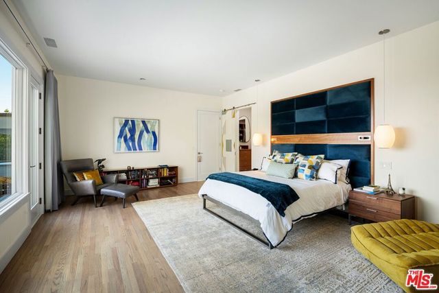 2344 Banyan Drive, Los Angeles, CA 90049