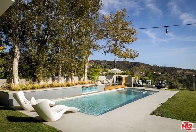 2344 Banyan Drive, Los Angeles, CA 90049