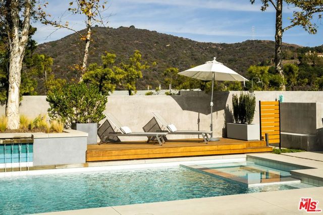 2344 Banyan Drive, Los Angeles, CA 90049