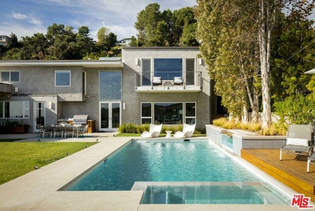 2344 Banyan Drive, Los Angeles, CA 90049