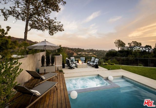 2344 Banyan Drive, Los Angeles, CA 90049