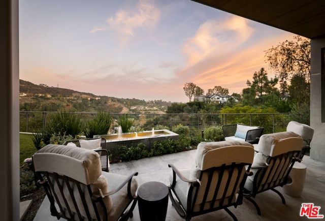 2344 Banyan Drive, Los Angeles, CA 90049