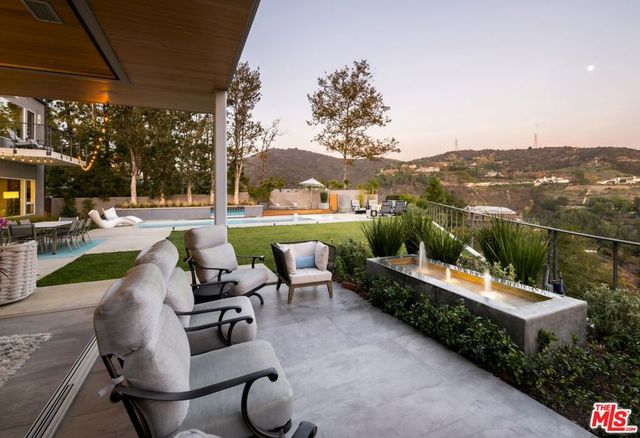 2344 Banyan Drive, Los Angeles, CA 90049
