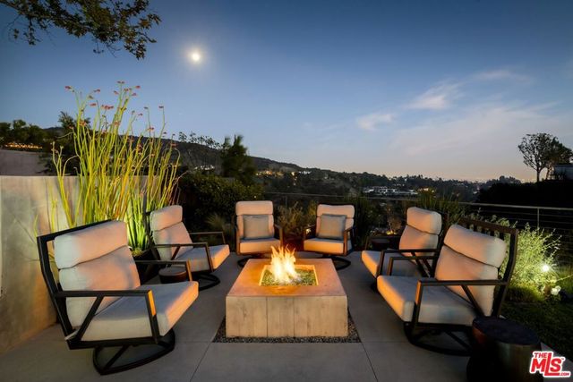2344 Banyan Drive, Los Angeles, CA 90049