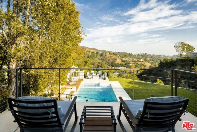 2344 Banyan Drive, Los Angeles, CA 90049