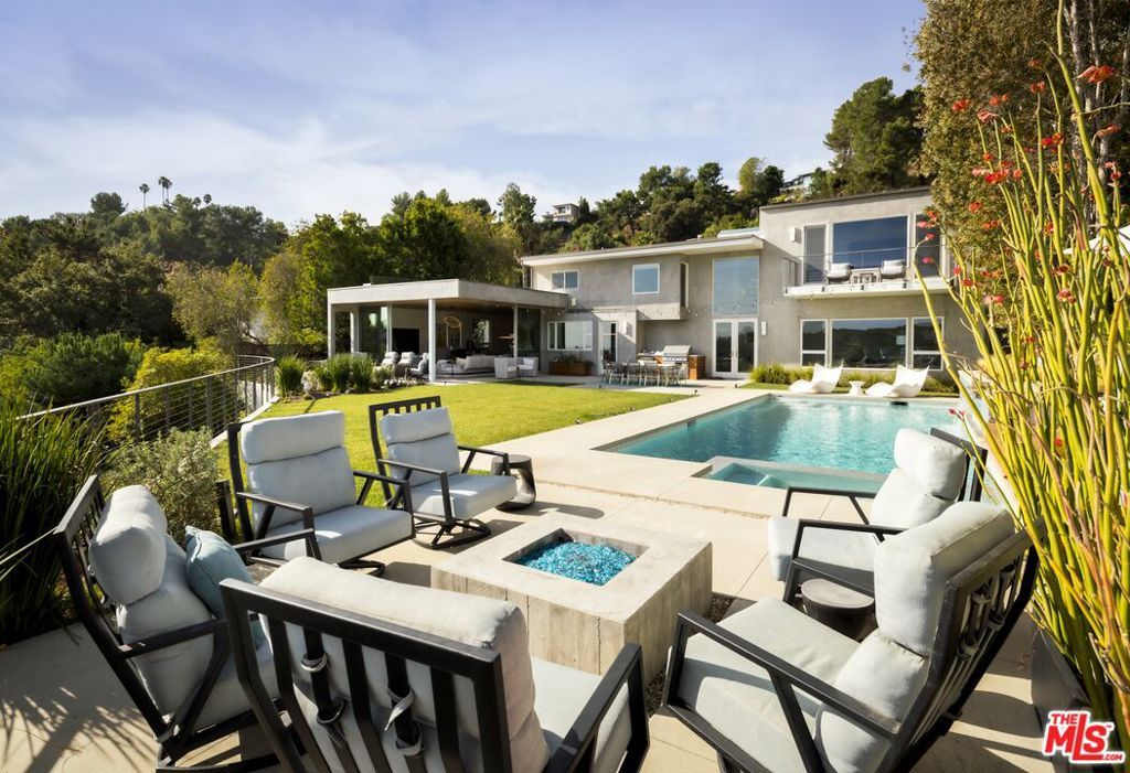 2344 Banyan Drive, Los Angeles, CA 90049