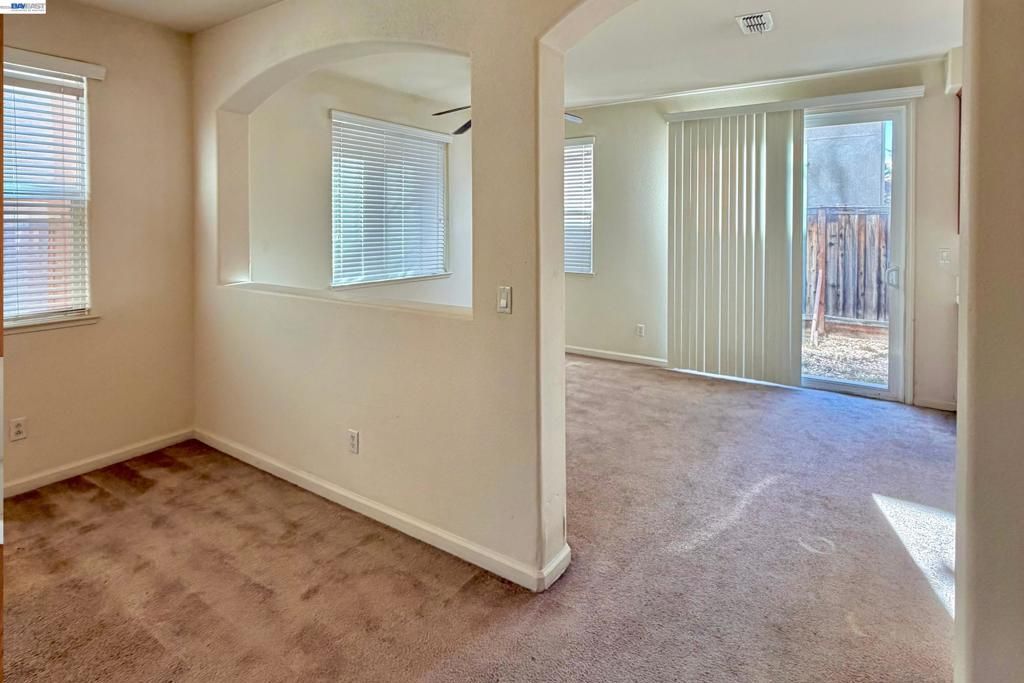 Image 5 of property listing at 17385 Stone Celler Way, Lathrop, CA 95330