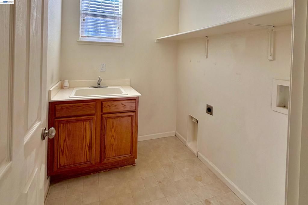Image 6 of property listing at 17385 Stone Celler Way, Lathrop, CA 95330