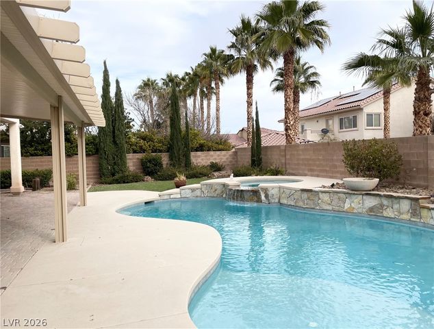 10674 San Bellacova Court, Las Vegas, NV 89141