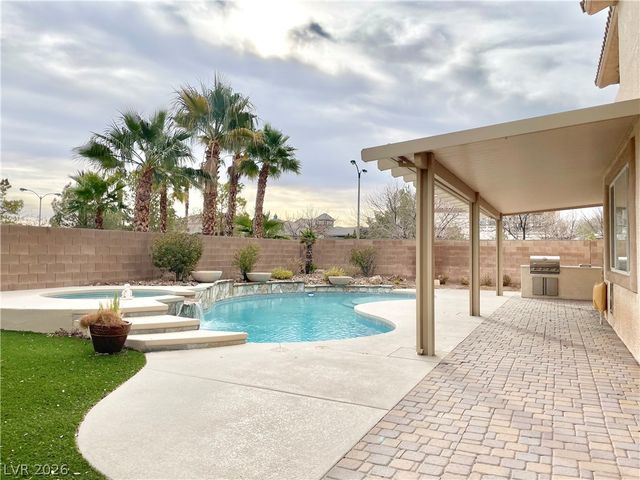 10674 San Bellacova Court, Las Vegas, NV 89141